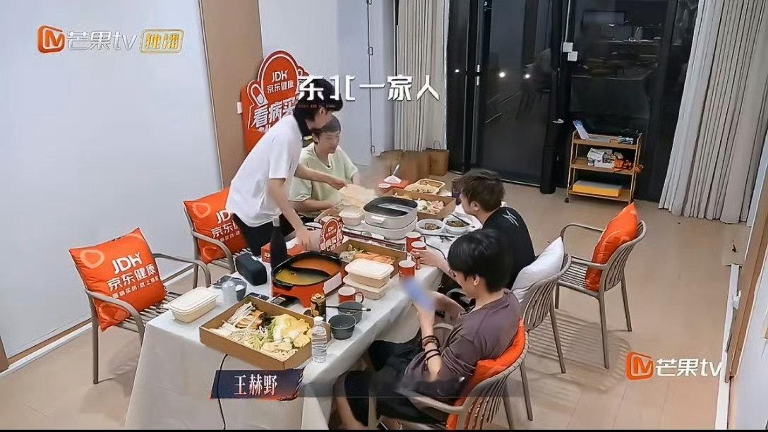 王赫野吃咸菜根本停不下来被王赫野这段综艺片段笑到！遇上小沈阳的咸菜直接开启炫饭模