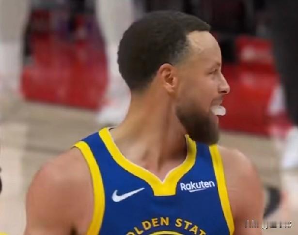 效率不高！猛龙主帅拉贾科维奇谈库里：

“库里虽然得到39分。”

“但是他出手