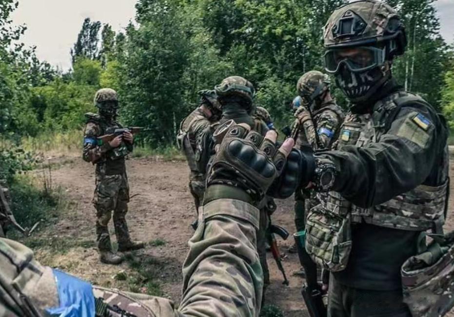 乌克兰士兵说美国军队太菜！很多战术技术都和实战完全脱节。那么真相是什么呢？
乌克