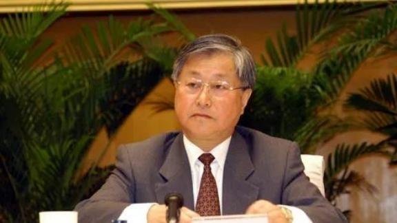 1995年，时任哈尔滨市市长汪光焘多次提议，将拥有百年历史的哈尔滨中央大街打造成