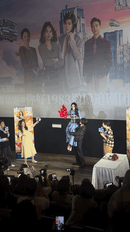 翟潇闻单扛周也又公主抱王冠逸翟潇闻今天杀疯了！单扛周也、公主抱王冠逸，一个接一个