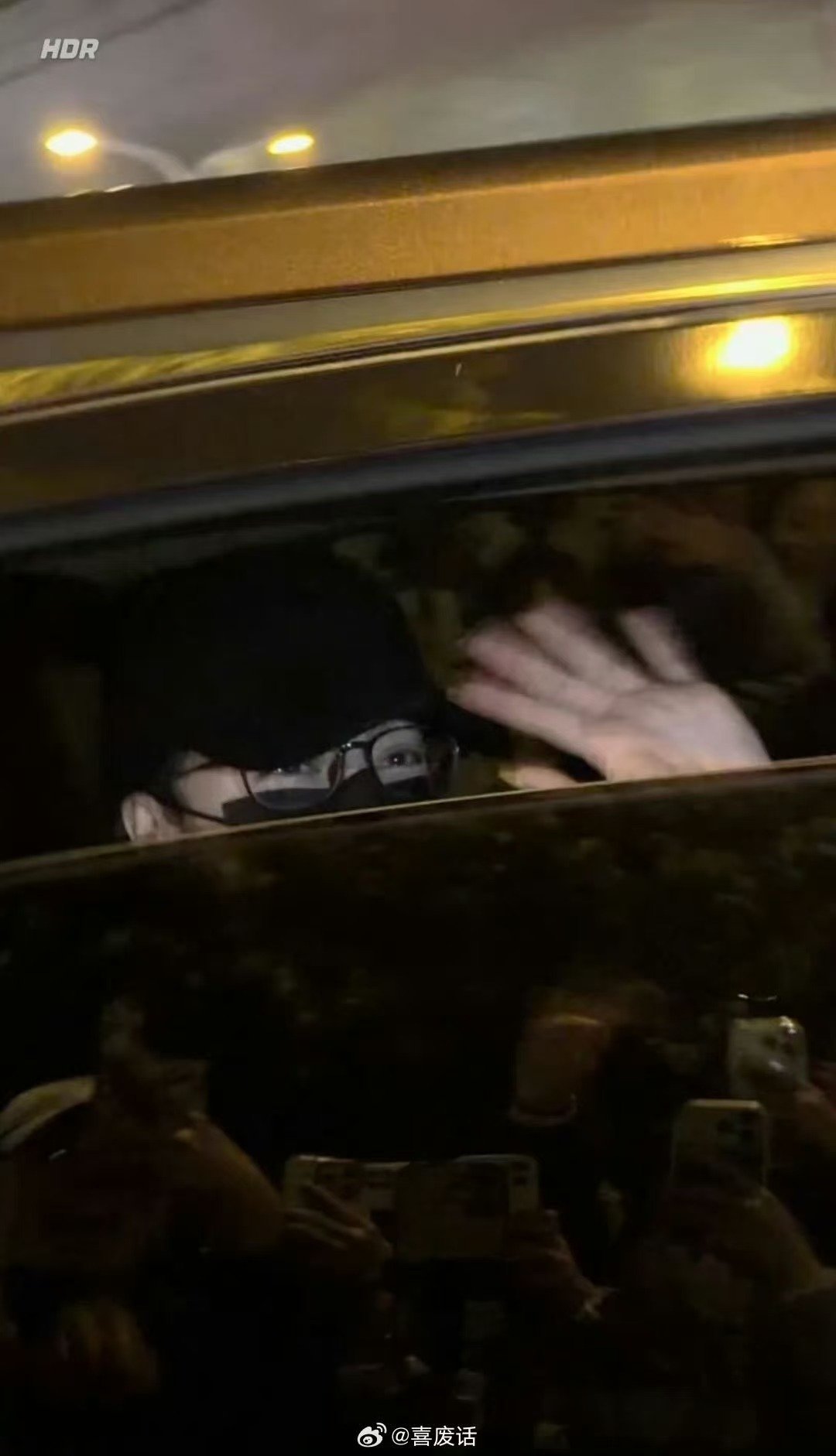 Dior派车接迪丽热巴迪奥派专车接迪丽热巴迪奥派专车接迪丽热巴 