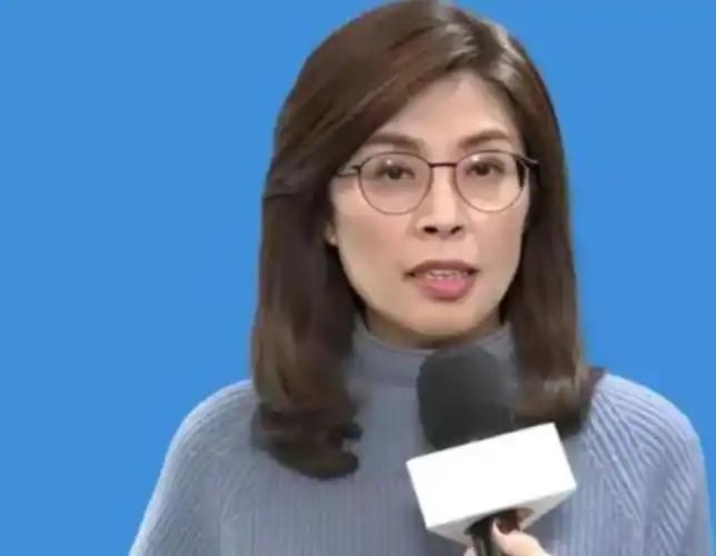 郑丽文的后背，插满了自己人的刀！她一个人在前线硬刚绿营，她所谓的队友却在背后疯狂