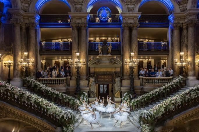  腾势Z9GT欧洲卖多少钱？法国巴黎时间2026年4月8日，腾势汽车在巴黎歌剧院