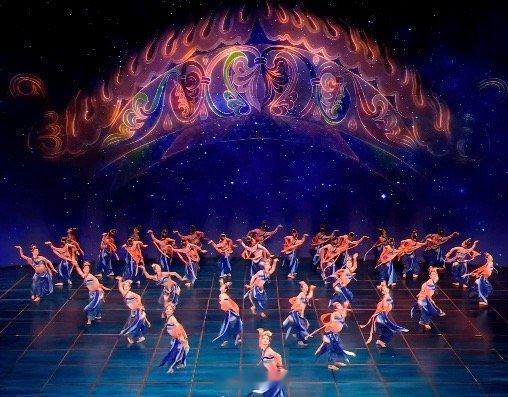 央视春晚镜头的视觉暴击这才是央妈的顶级审美啊，央视春晚的舞美让我看了一遍又一遍，