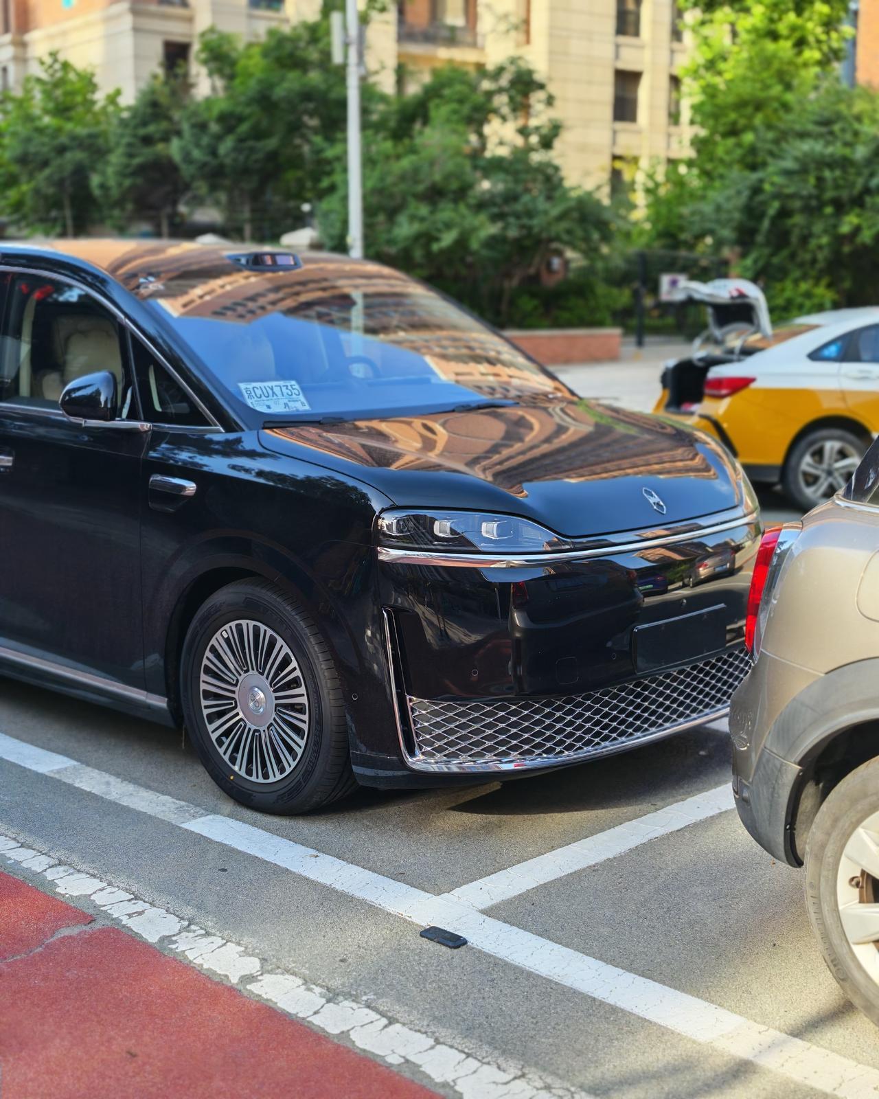 昨天尊界V680也做了预售发布。但凡知道这个产品信息的人，都会停下他们下单智界V