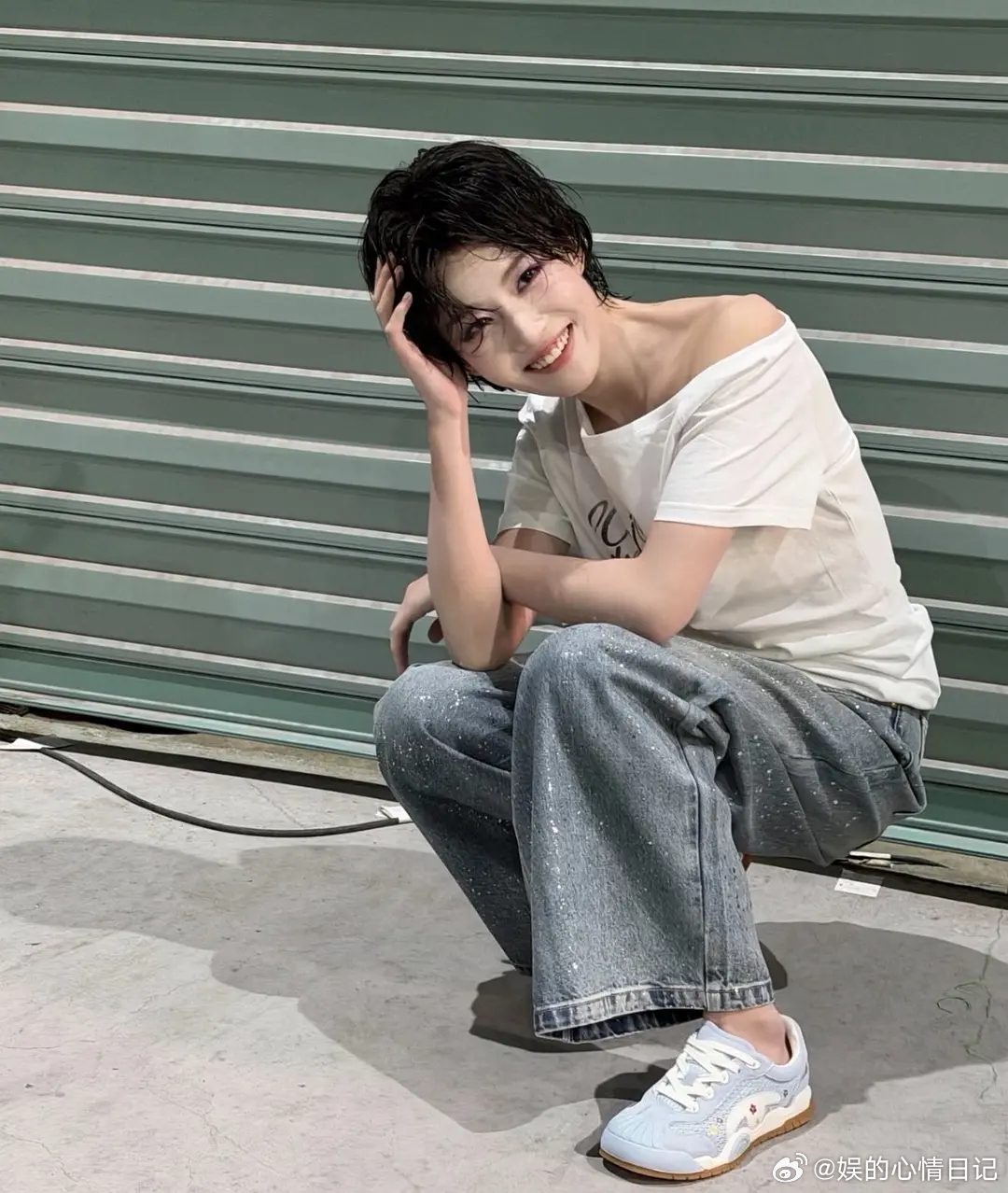 噜噜晓真得瘦了好多啊omg感觉就是骨头撑开皮一样，这应该没法p吧真瘦了好多 