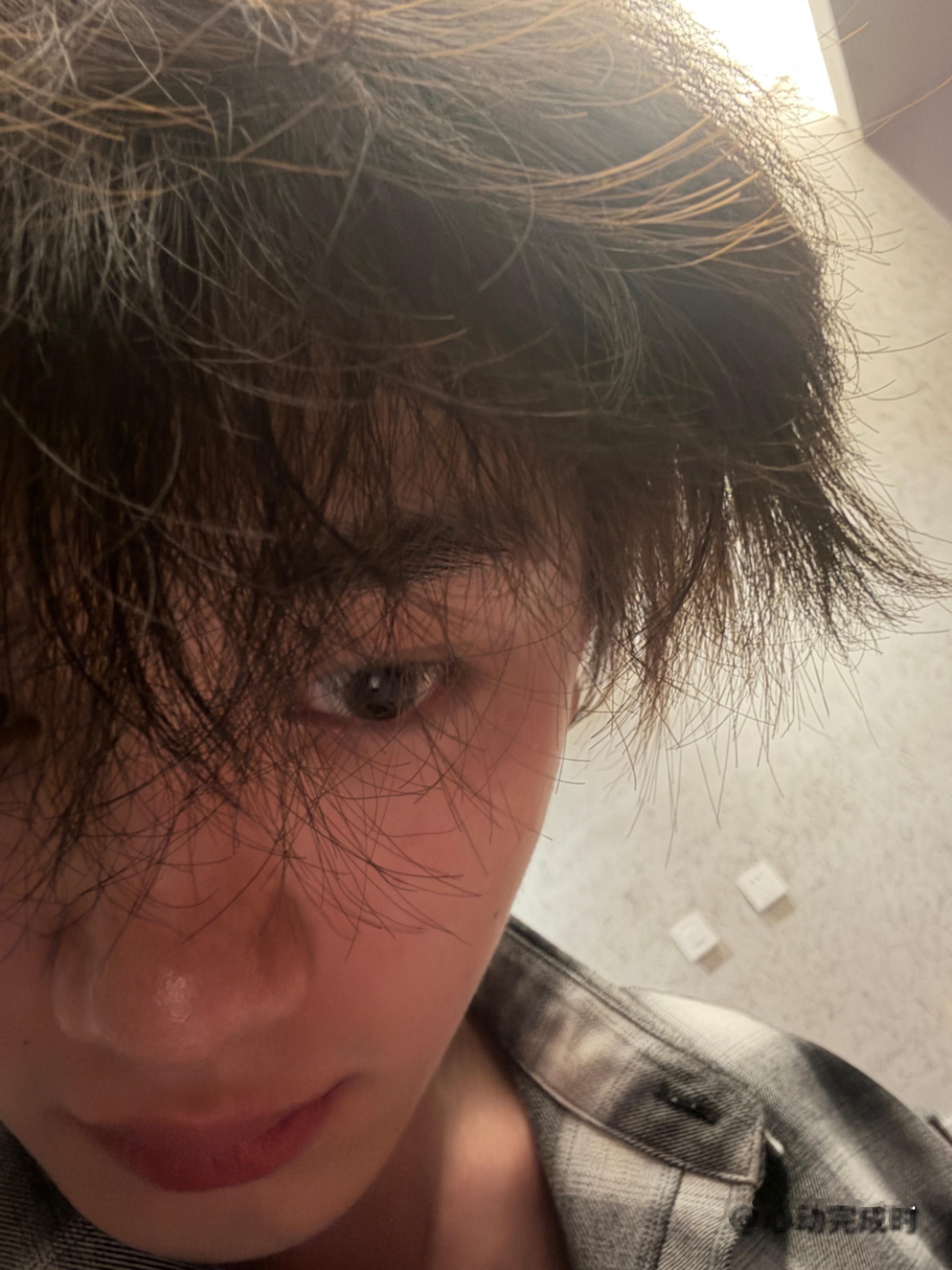 发布这样头发凌乱露出锁骨的睡衣自拍在高会丁程鑫是好男孩吗 ​​​