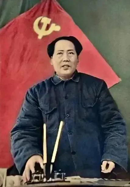🙏请停留几秒，为伟人点个赞送朵花💐
《毛泽东思想真伟大》
在中华大地的晨曦中