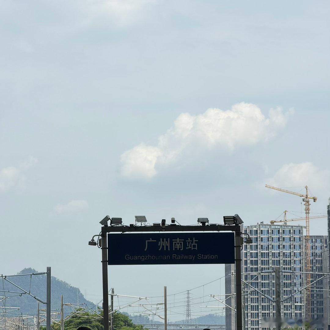 广州的热真的比成都热很多好吗在成都我可以步行十分钟，广州五分钟就汗如雨下 广州