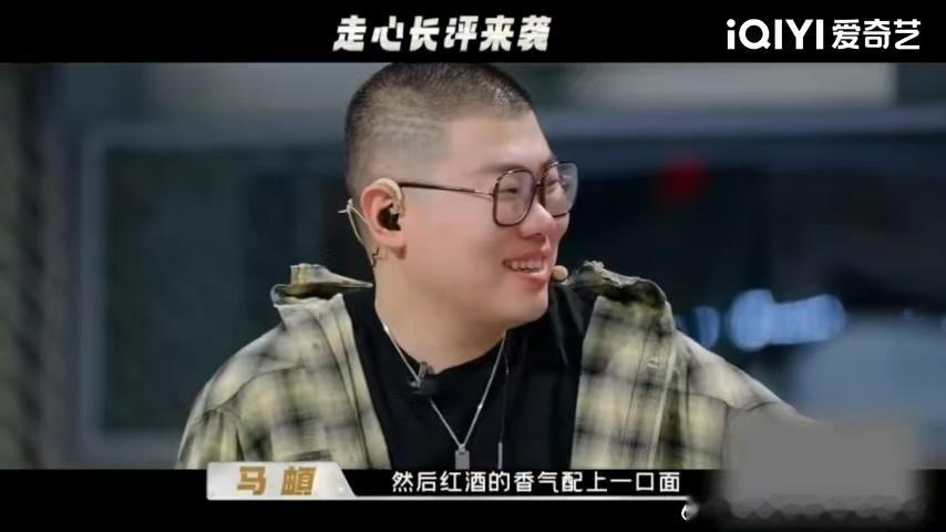 马頔背着李纯吃好的马頔边吃边赚钱 马頔这趟真的赚到了，麻辣鲜香尝了个遍还有新口味