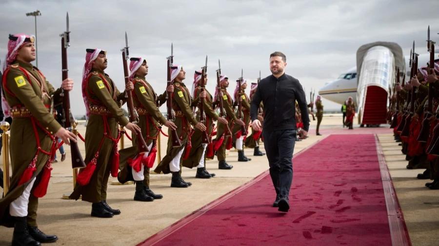 乌克兰准备拯救世界，据乌媒消息，泽连斯基已经宣布，他准备帮美国一把，确保“解开霍