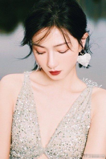 #万茜老公被爆料前一家三口看电影# 姐姐独美！！我的老公姐！！都来看《玫瑰的故事