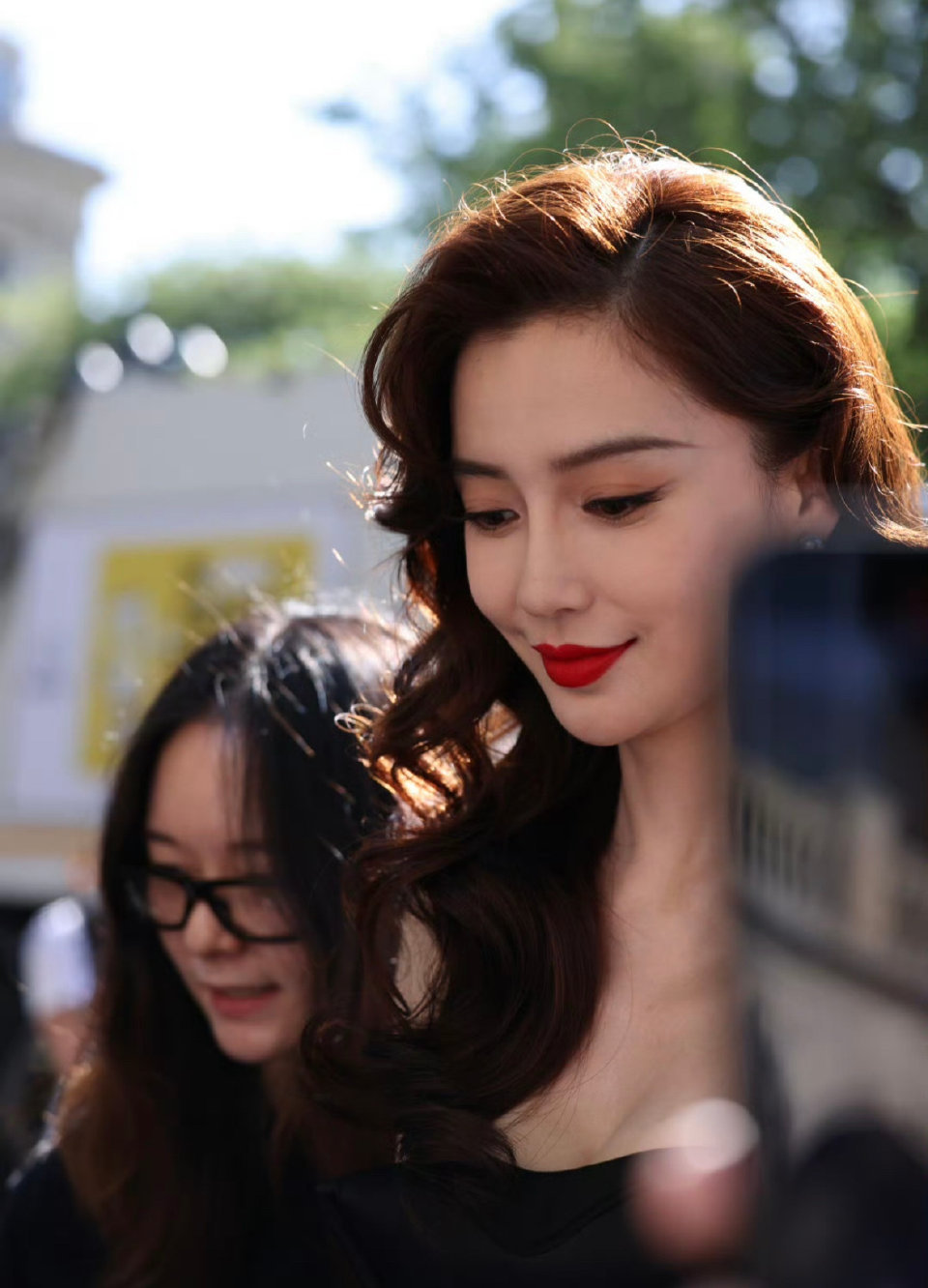 angelababy第二场大秀下车视频 太美了 感觉香香的 ​​​