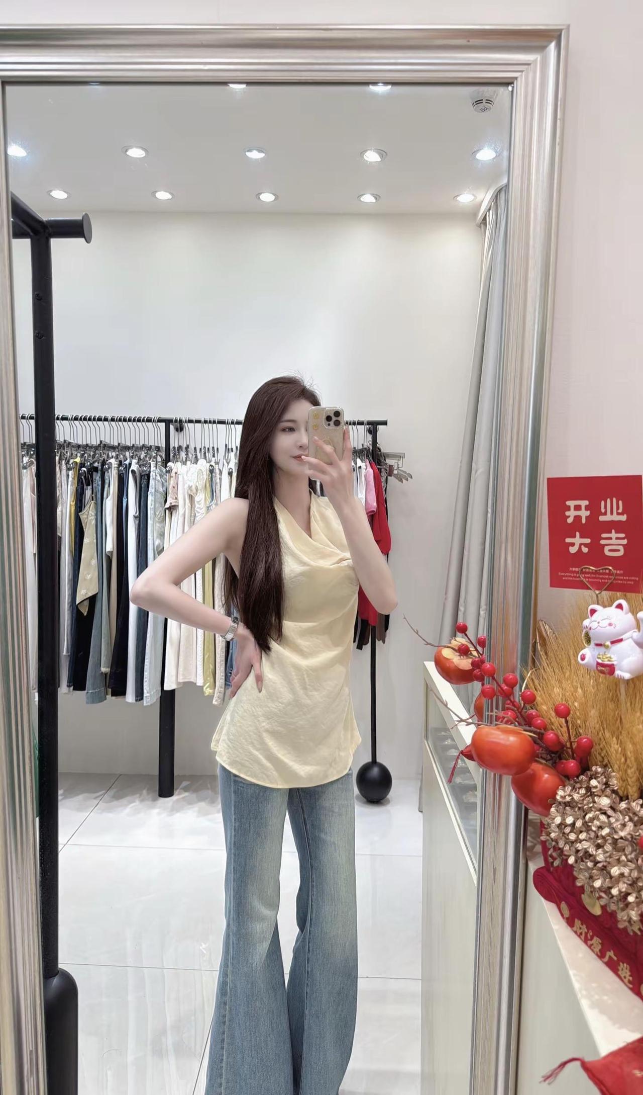 不做美的旁观者 只做美的先行者服装女生导购