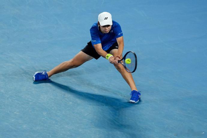 拿到澳网正赛首胜，和女单世界第一在罗德拉沃尔球场打比赛，让自己的偶像周杰伦来现场