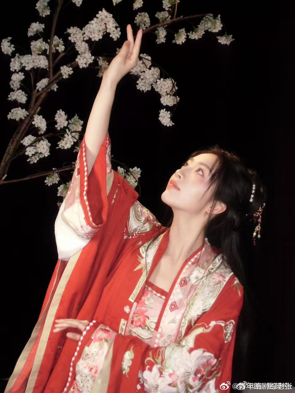邓恩熙新剧自救型女主邓恩熙新剧大大方方的 《花开锦绣》高光戏份来了！邓恩熙诠释自