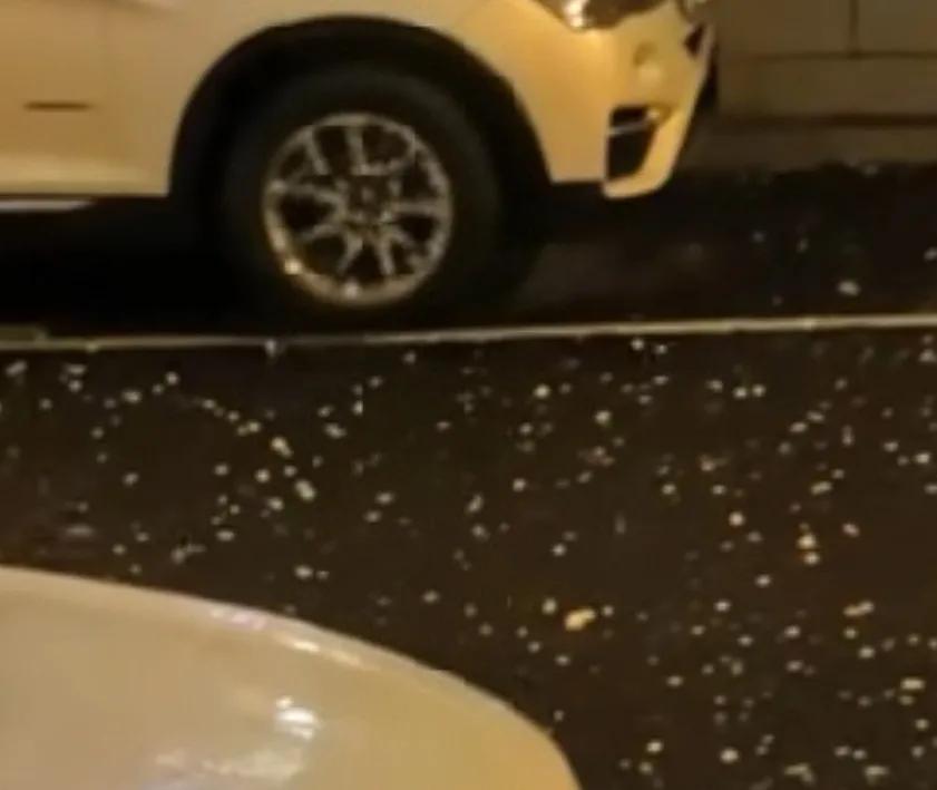 北京的大冰雹，圈内冰雹合集
真是庆幸回到家了，先是雷声阵阵，后是噼啪噼啪的冰雹。