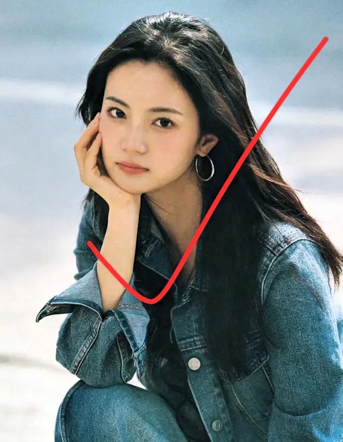 关晓彤估计得气炸咯！
鹿晗和她分手没多久，
就有别的女明星惦记上鹿晗啦。

这女