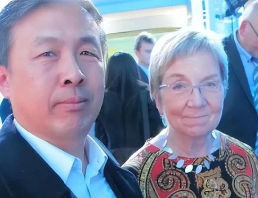 “晚一秒就会万劫不复！如果中国现在不低头，那么以后很有可能就没有低头的机会了”，