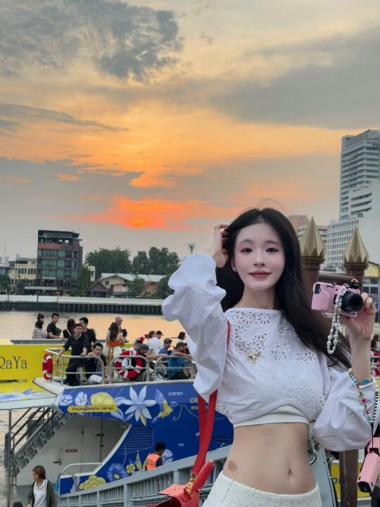单身美女的旅行𝐥𝐢𝐯𝐞合集🐆🖤🥂