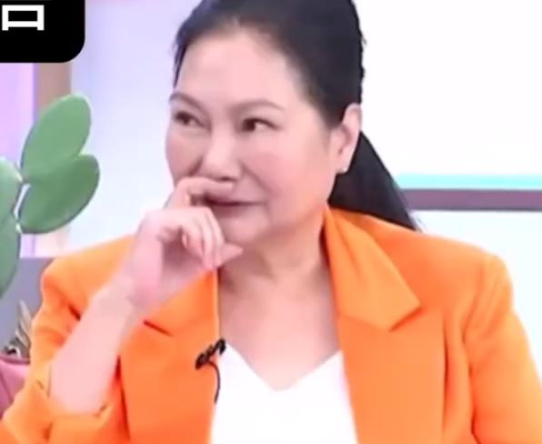 大s去世后，
为什么具俊晔和小s久久难以走出，
反而白发人送黑发人的s妈，却能偶