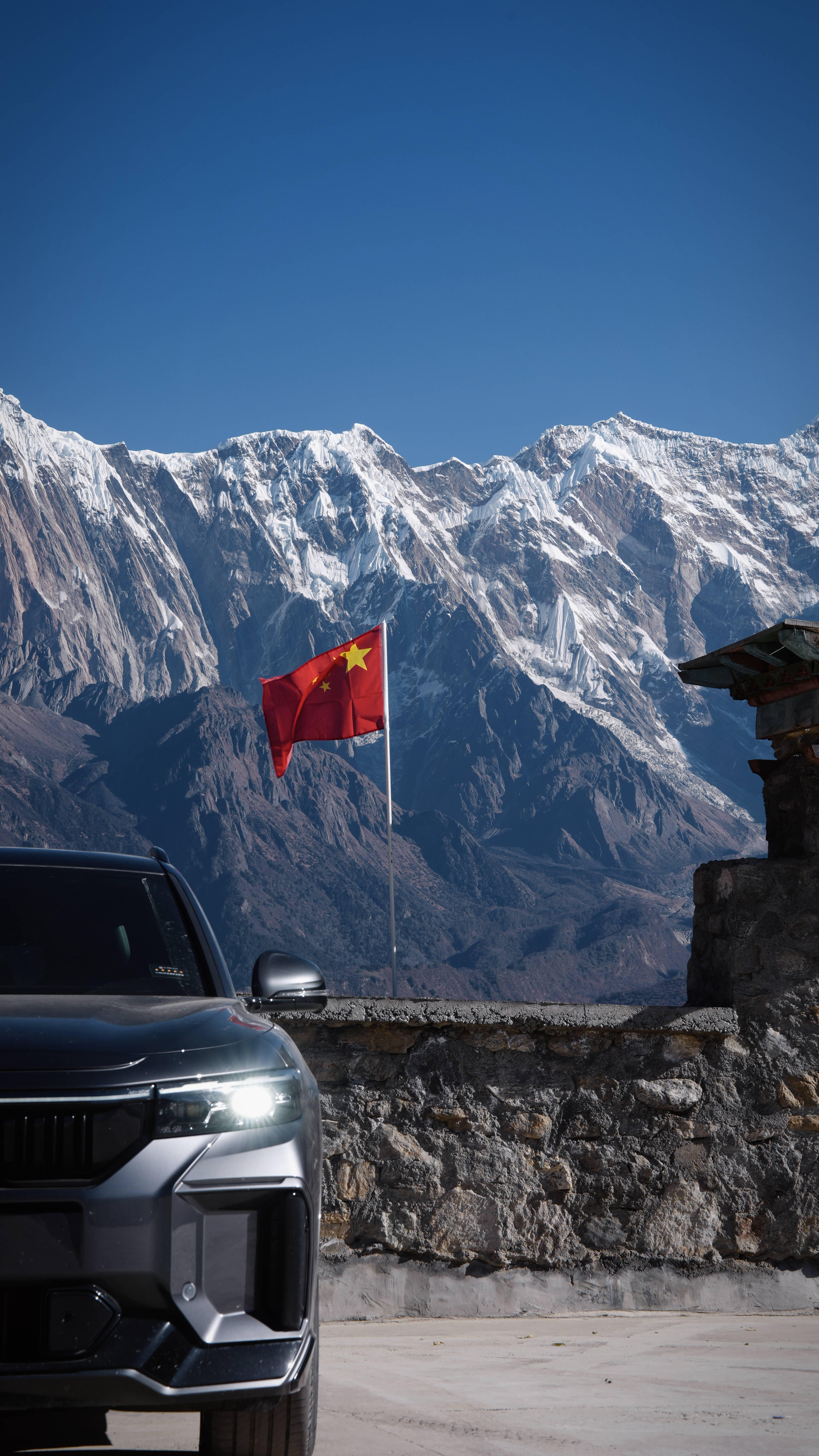 这家酒店主理人是个从事越野方面工作的老大哥，我上一次住是2023年，地理位置极好