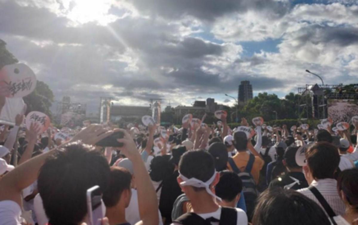 人数破20万，大大出乎民进党的预料！7月25日， 台北 市长 蒋万安 上周称将展