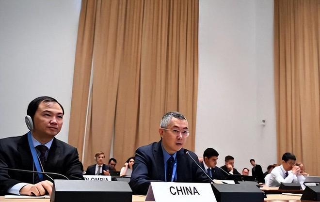 65国座无虚席，美方突然上场，话还没说两句，气氛就紧张得像拧开的汽水瓶。2026