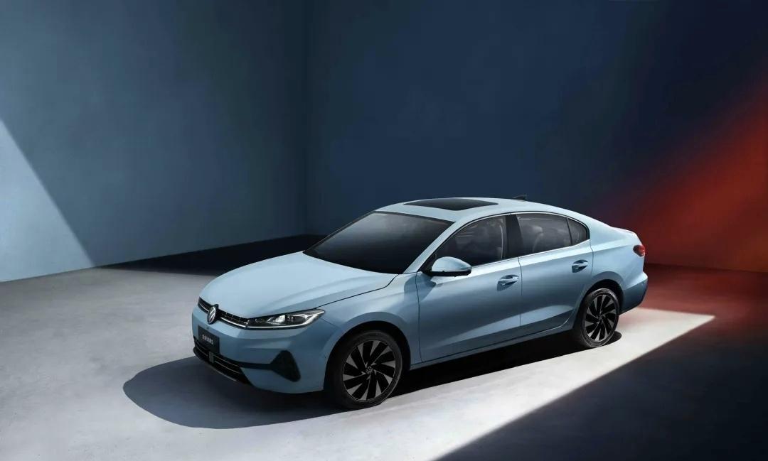 一汽-大众全新速腾S官图发布，
全新速腾S长宽高为4702/1815/1484m