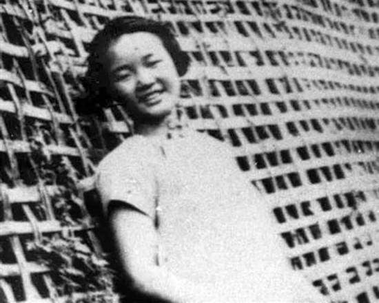 张露萍：用热血染红七月的石榴花

1938年武汉失守后，抗战形势发生了很大变化。