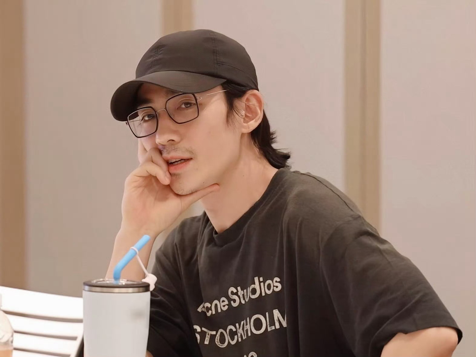 我试了一下，可能是因为我手短？怎么觉得这个动作好难可是他做起来又苏又轻松