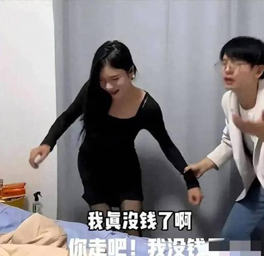 亲戚催婚现场，6岁侄子霸气护姑，当场反击：“不许催我姑姑！她想结婚就结，不想就不