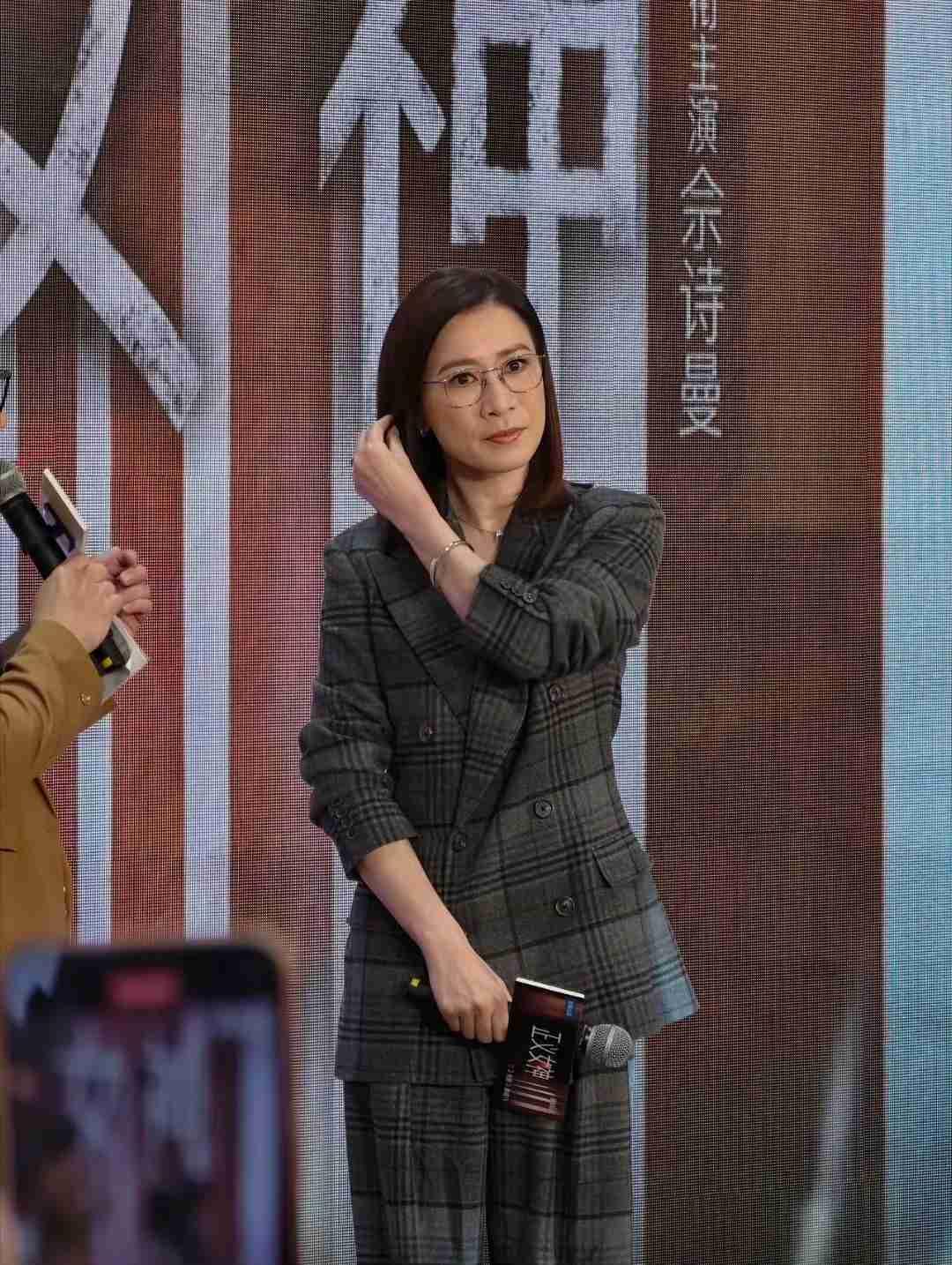 我的今日状态：😁轻松愉快
我这里的天气：🌤️多云

冻龄绝了！佘诗曼为旧作《