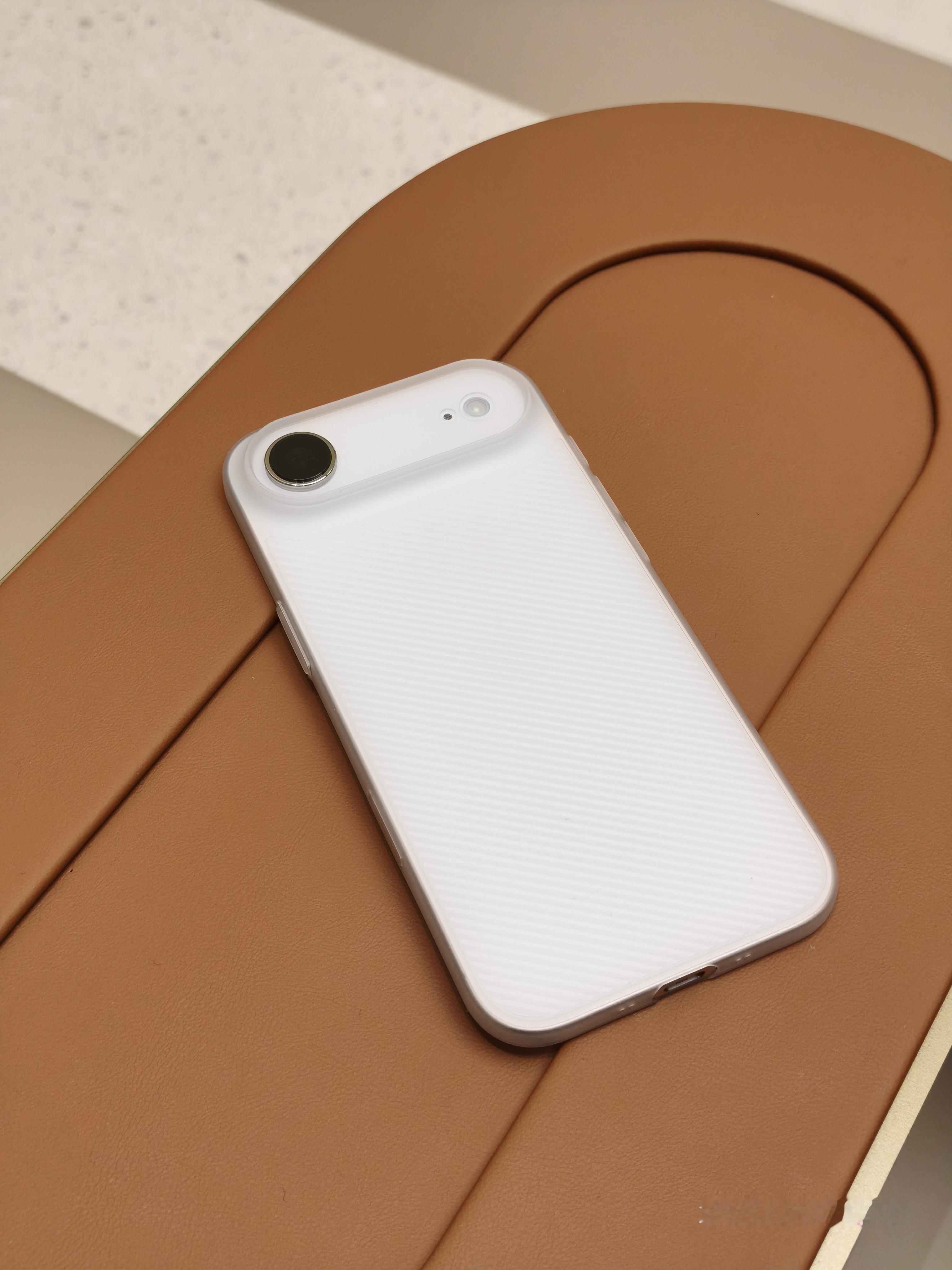 超轻薄 iPhone Air 磨砂波纹壳，可选大孔、精孔。废键设计，有好手感，也