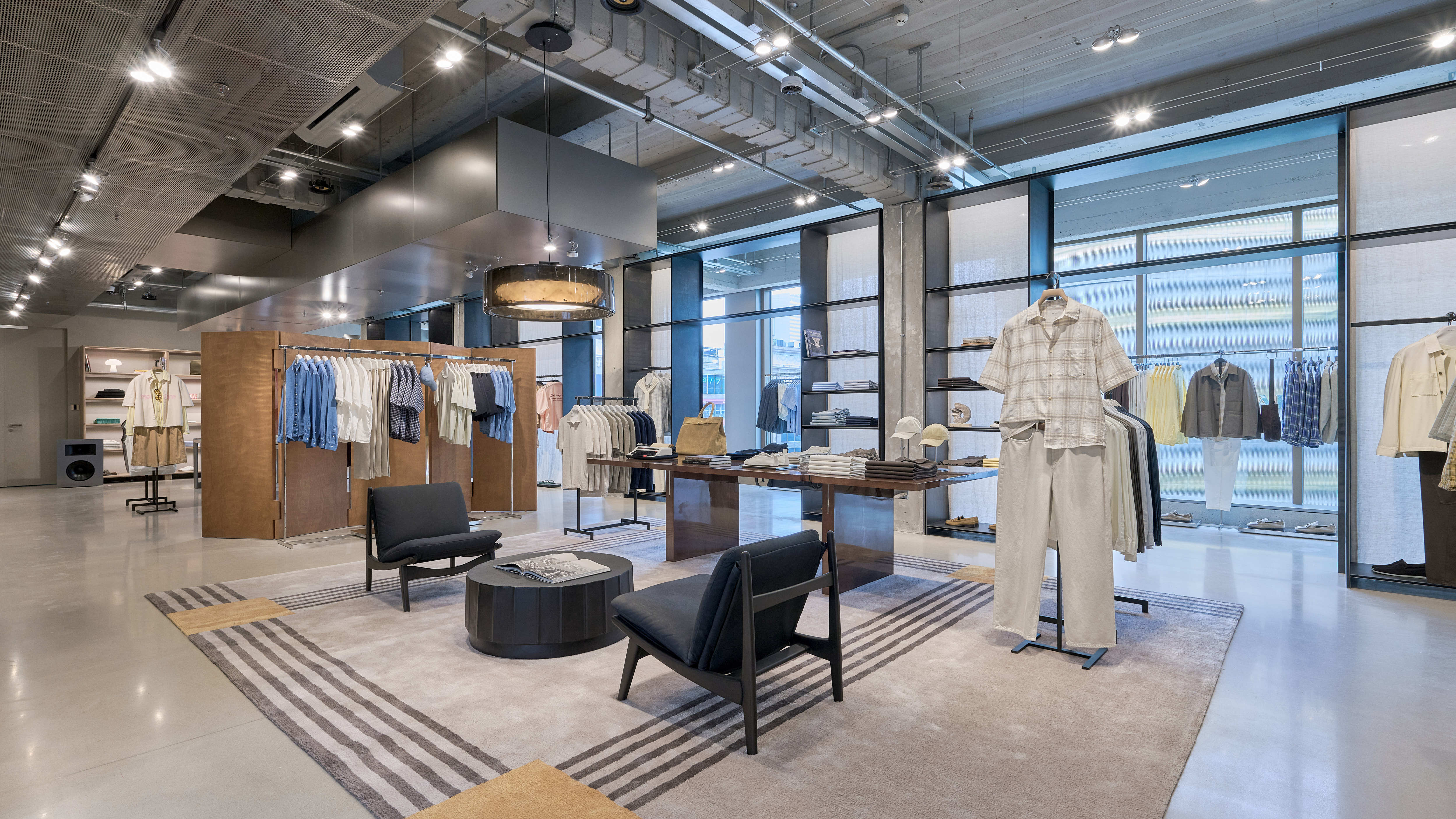Zara于上海淮海中路正式揭幕全新旗舰店，将品牌的最新零售概念带入这个上海最具代