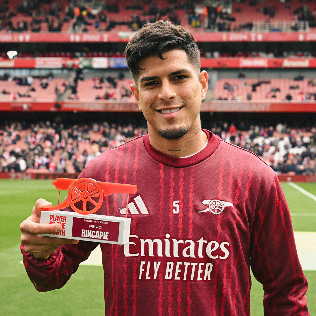 在上周比赛前，因卡皮耶领取了俱乐部2月最佳球员奖杯🏆阿森纳 英超联赛 因卡皮耶