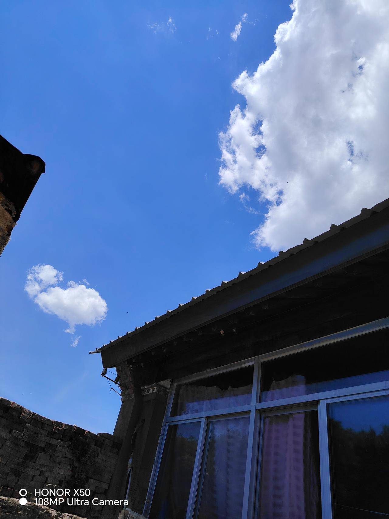 记录我的2026 蓝天白云下的宁静小院，静享美好时光。🌞🏡