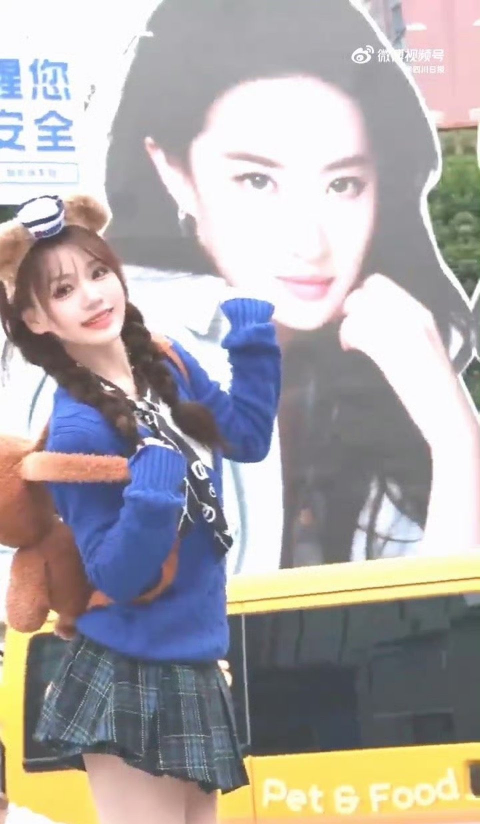 成都巨型刘亦菲成了网红打卡点 成都巨型刘亦菲形象吸引目光，美出新高度！网友争相打