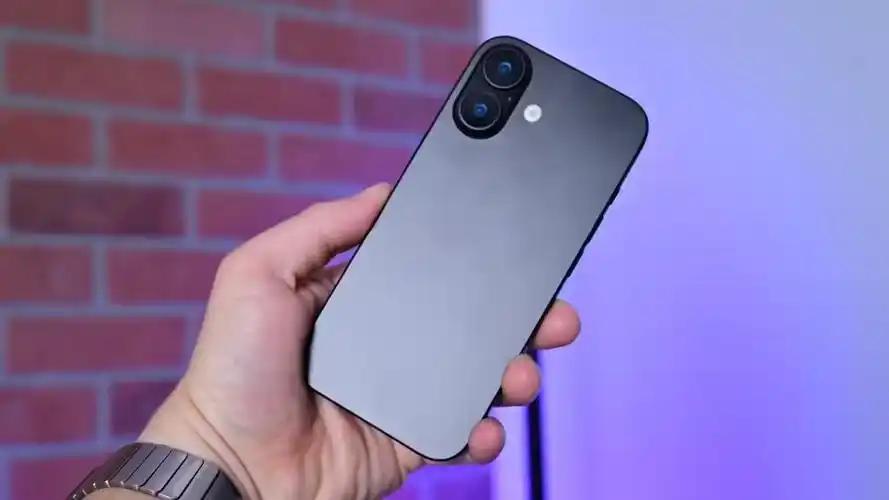 iPhone18终于不烫手了？

VC均热板散热面积从头铺到尾，号称史上最强散热