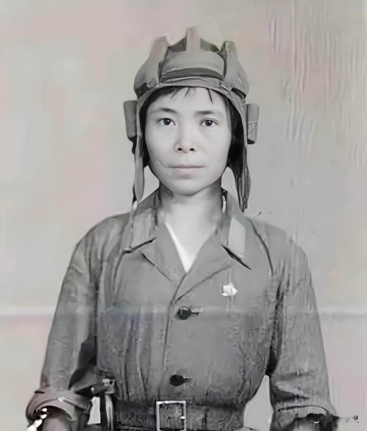 中国首位女空降兵马旭，晚年居住在一套破旧的平房里，然而令人敬佩的是，她将自己积攒