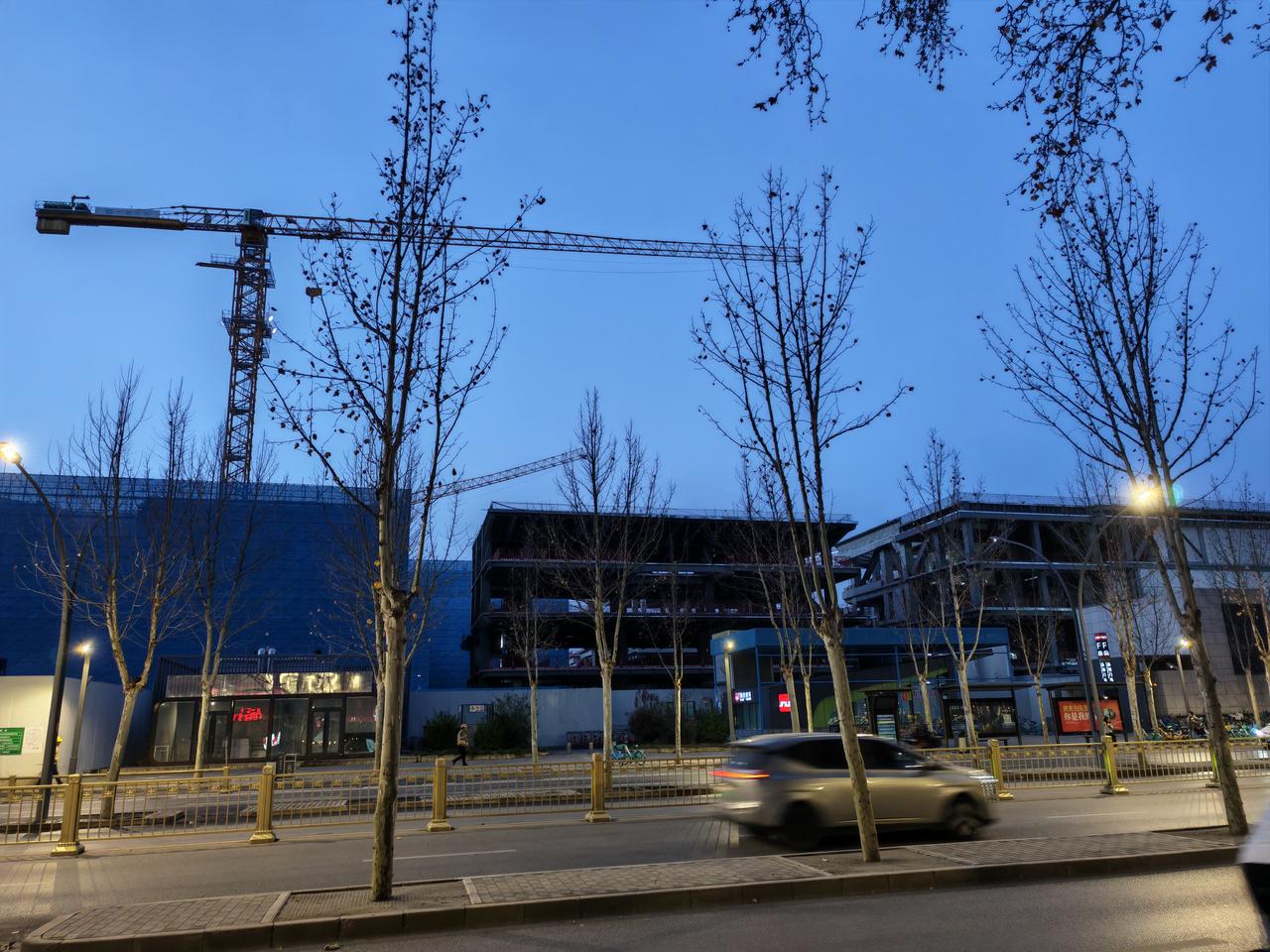 校区带去人口，带来产业特别是科技产业，同时，西安全市规划也明确支持其加快建设西安