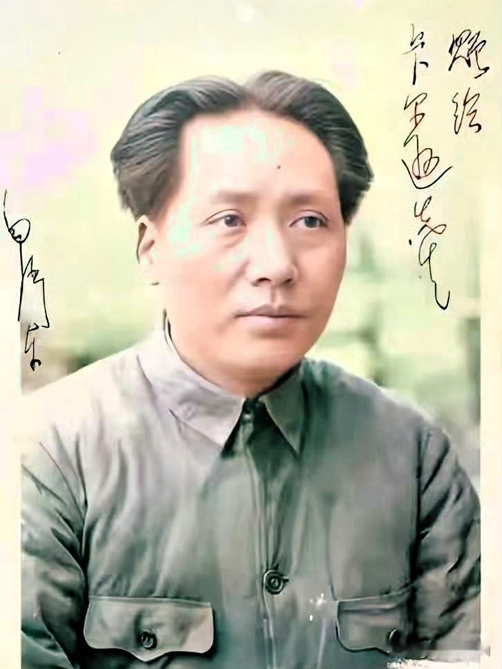 1938年，“驻华武官”卡尔逊到访延安，尤为幸运的是，他收到了教员亲笔签名的一张