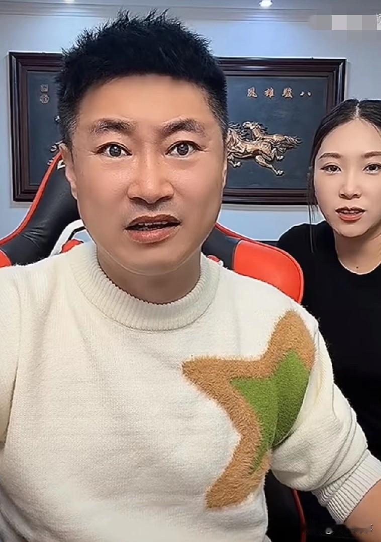九天说所有的合同都有自动续约条款，最早是从二丫来的，不续约你要提前一年说。驴家内