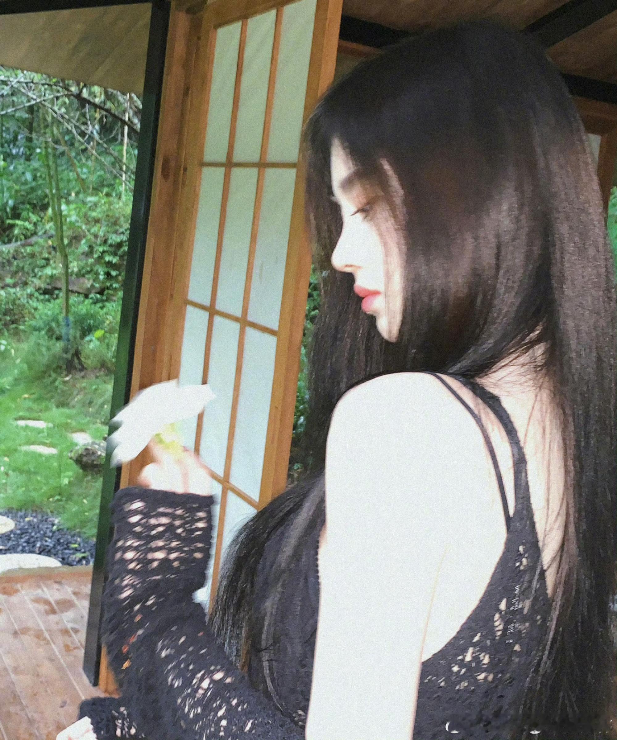 鞠婧祎[超话]鞠婧祎苏绿夏 💙鞠婧祎阿黛 对自己严格也是一种责任​ ​​​