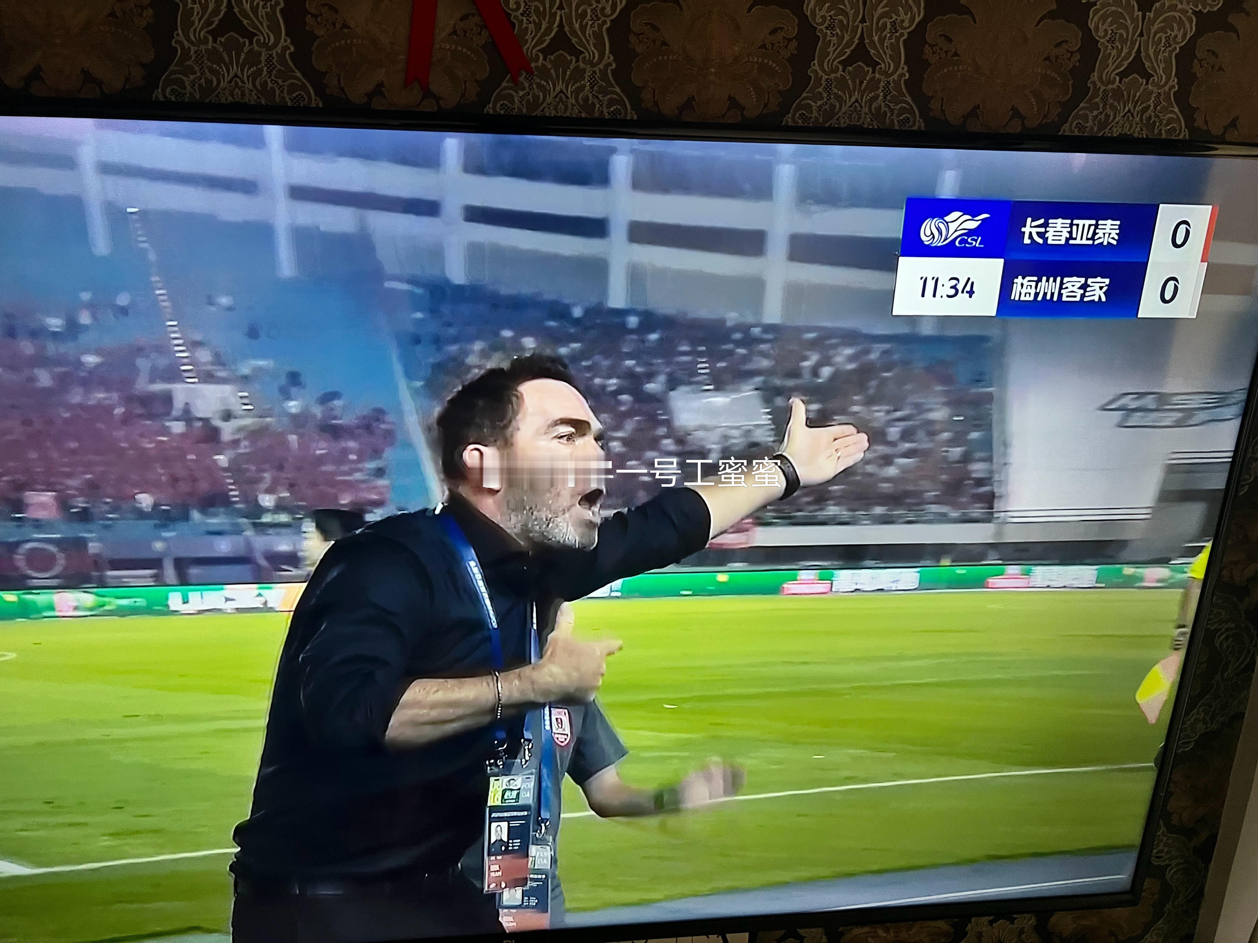 这比赛两边压力都太大了 ​​​