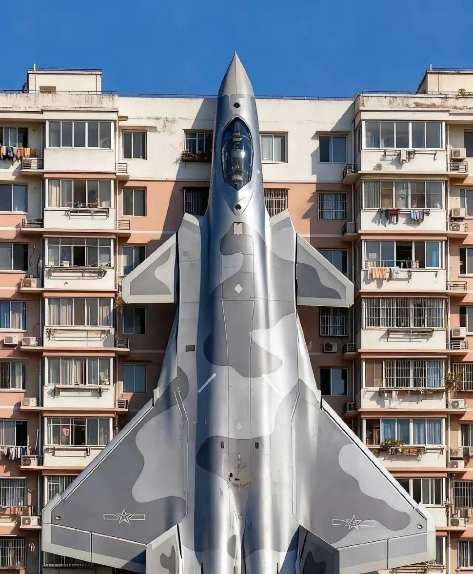 来感受一下歼20的真实尺寸，大不大？ ​​​