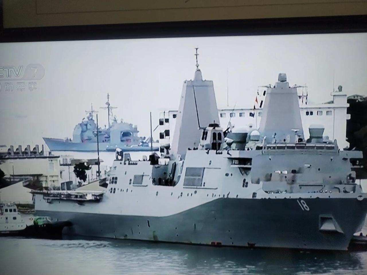 特朗普增兵中东，把在船坞大修未完成的“拳师号”派往中东。美“拳师号”两栖攻击舰挺