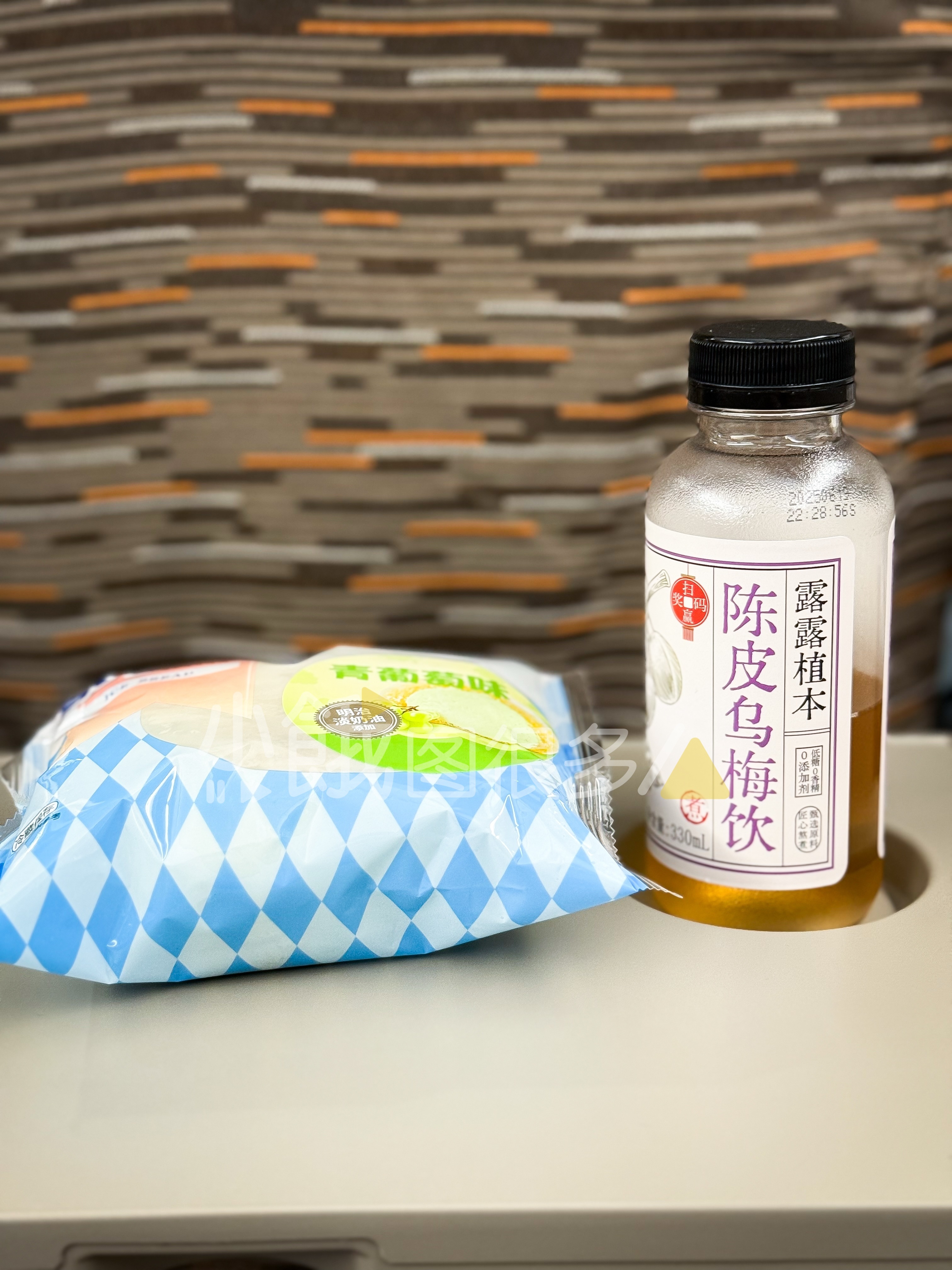 易烊千玺登山准备 京沪线牛马又是早班高铁[晕]露露这个系列的饮料都很好喝！  ​