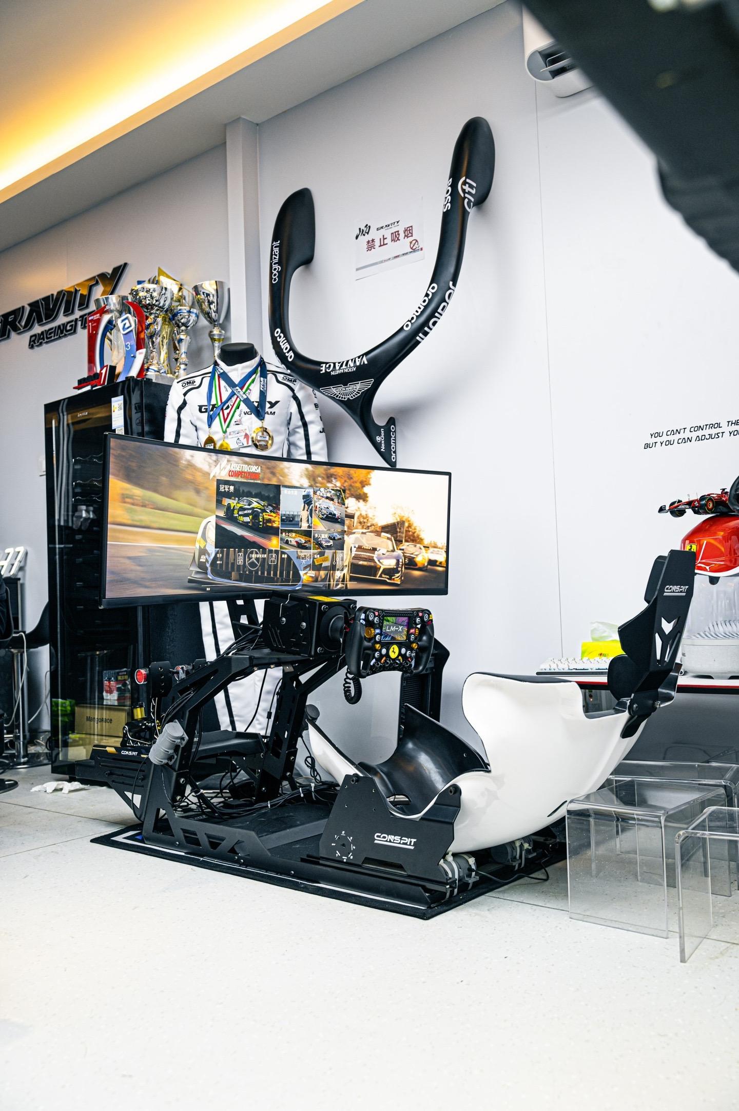 不是 哥们😦墙上好大一🩴 Racing